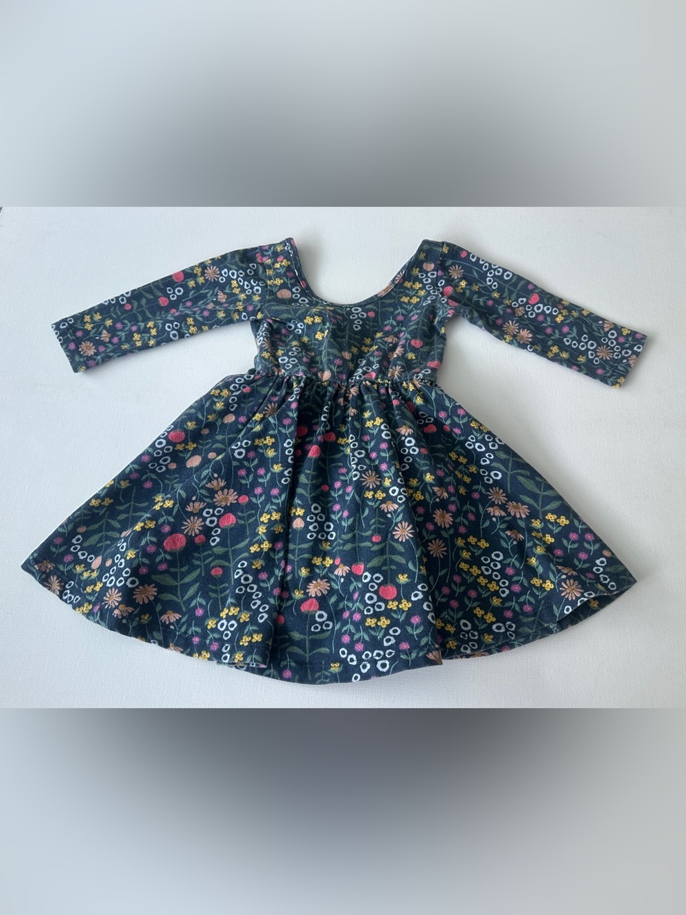 Alice + Ames girl’s Floral Long-Sleeve Twirl Dress in Navy.  Size 2.